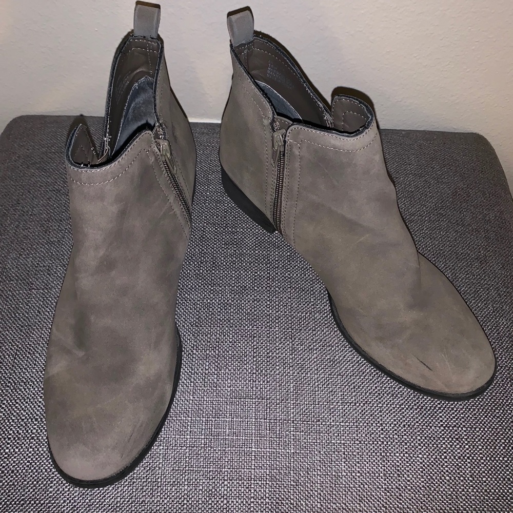 cute gray booties!!